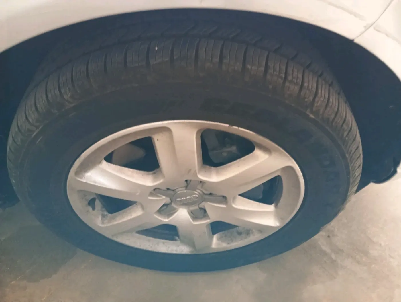 2011 Audi Q7 3.0 TDI QUATTRO, Diesel, Automatic, 1,64,119 km, tyre