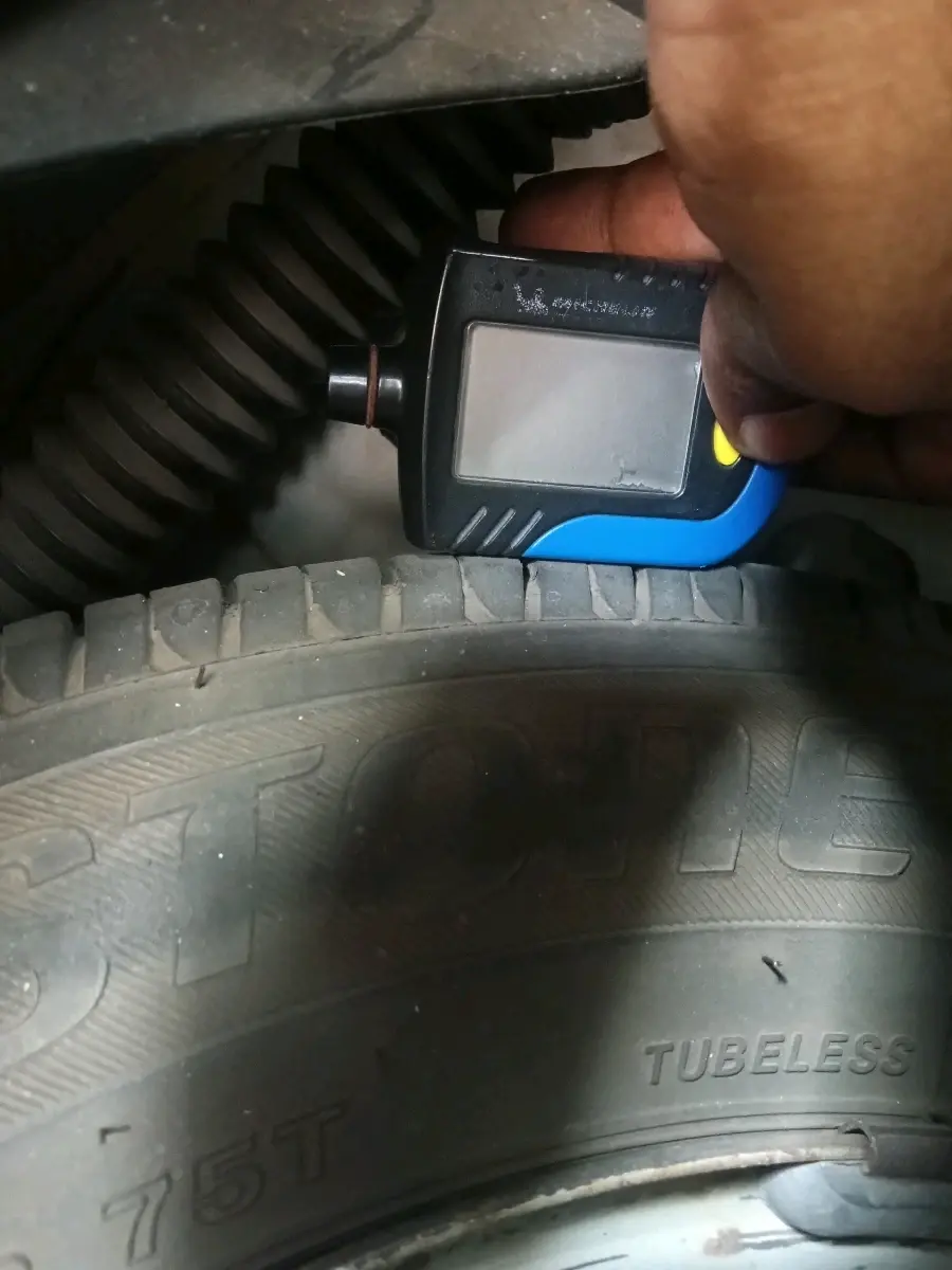 2014 Maruti Wagon R 1.0 LXI CNG, CNG, Manual, 1,11,683 km, tyre