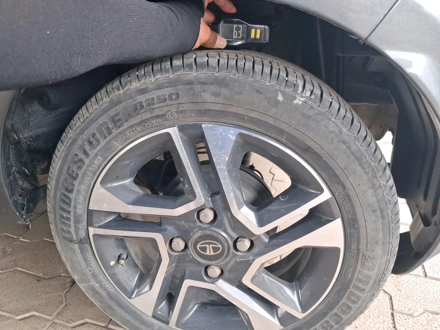2022 Tata Tiago XT (O) PETROL, Petrol, Manual, 24,798 km, tyre
