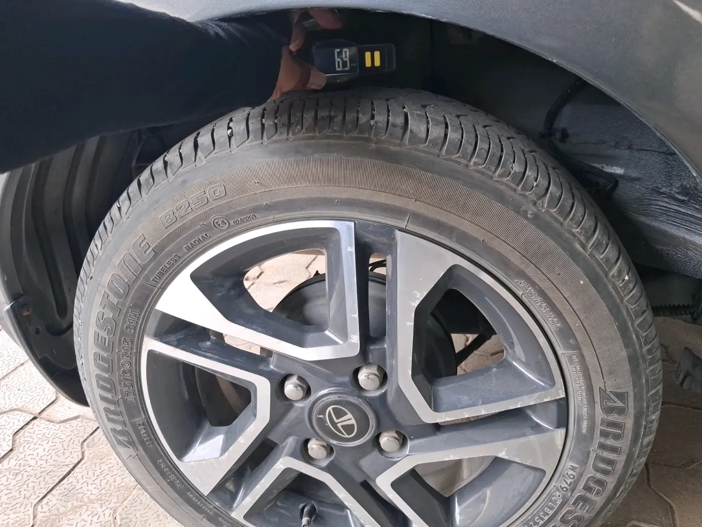 2022 Tata Tiago XT (O) PETROL, Petrol, Manual, 24,798 km, tyre