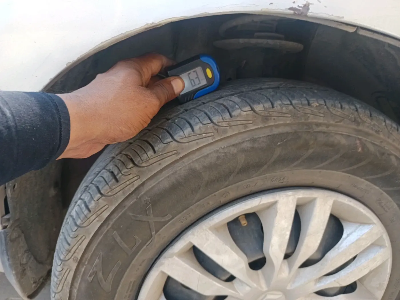 2018 Maruti Dzire VXI, Petrol, Manual, 64,355 km, tyre