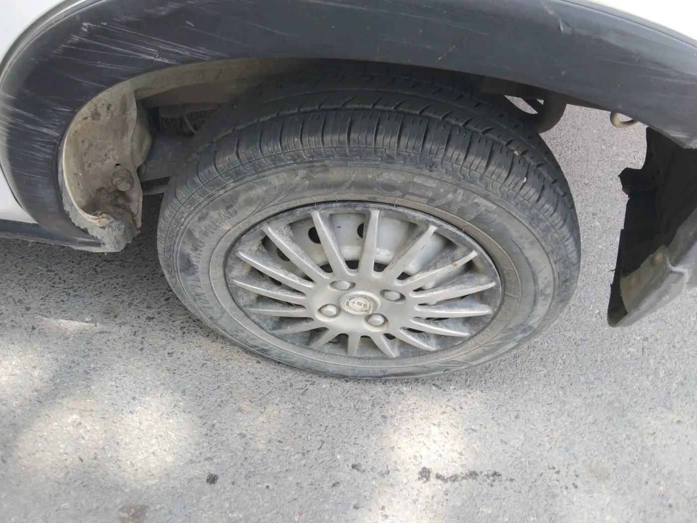 2021 Maruti S PRESSO LXI CNG, CNG, Manual, 84,314 km, tyre