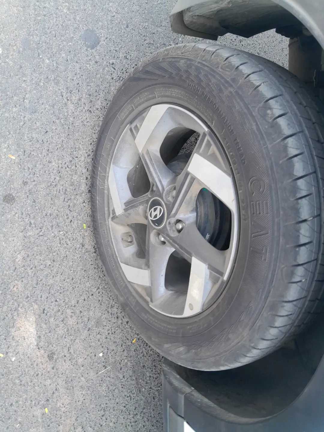 2021 Hyundai VENUE SX PLUS 1.0 TURBO DCT, Petrol, Automatic, 44,798 km, tyre