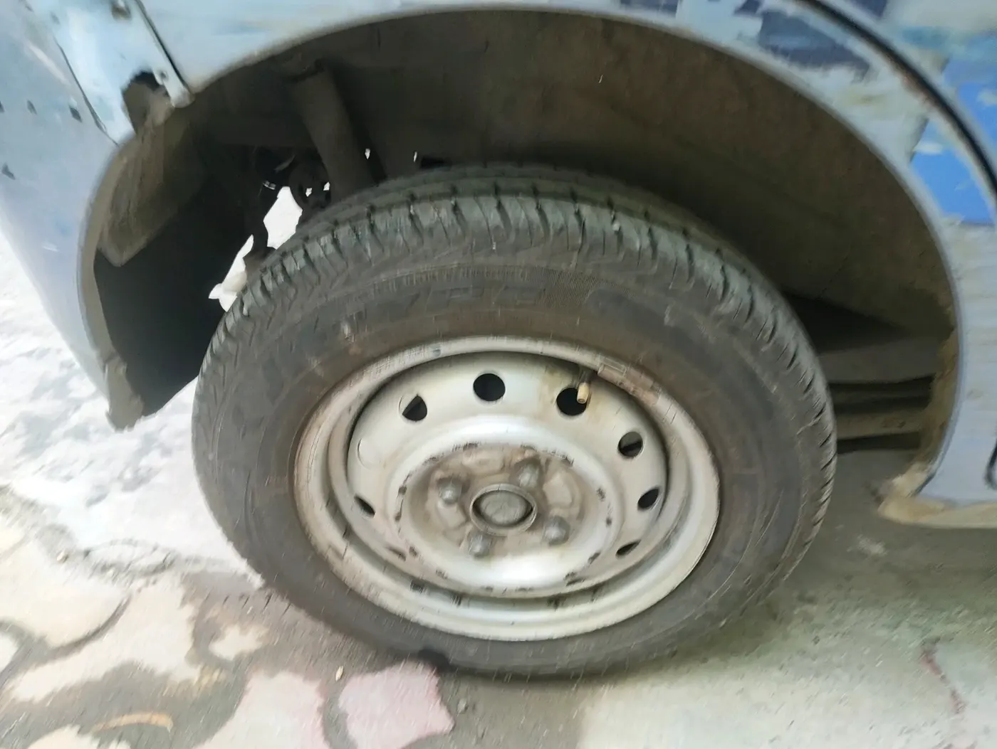 2012 Maruti Wagon R 1.0 LXI CNG, CNG, Manual, 2,31,823 km, tyre