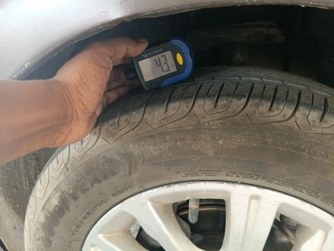 2016 Tata Tiago XZ PETROL, CNG, Manual, 1,54,697 km, tyre