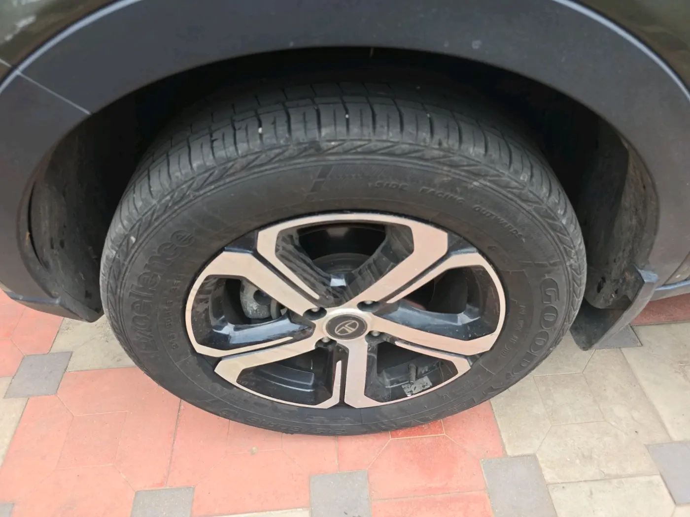 2023 Tata NEXON XZA PLUS SUNROOF PETROL, Petrol, Automatic, 24,845 km, tyre