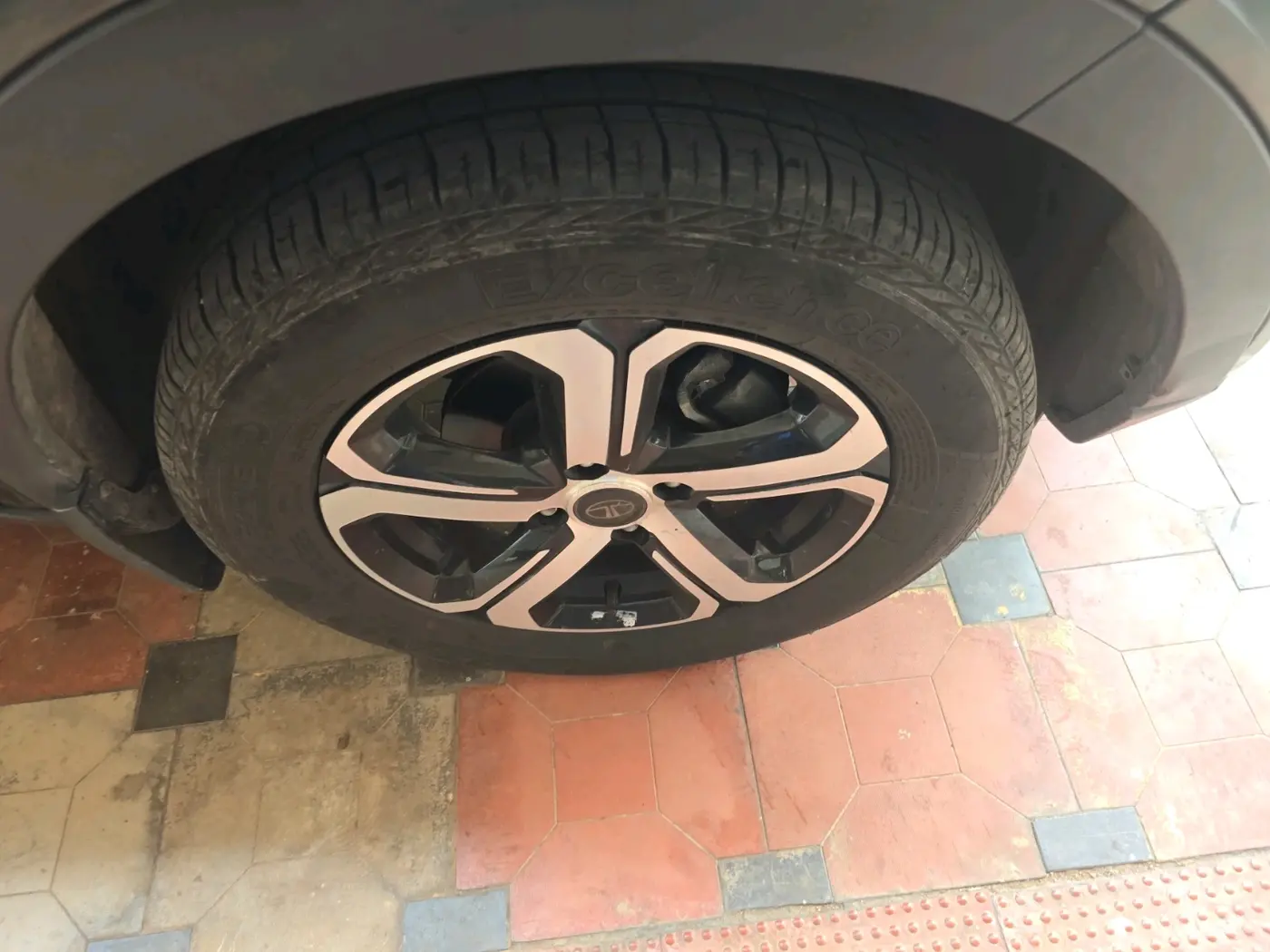 2023 Tata NEXON XZA PLUS SUNROOF PETROL, Petrol, Automatic, 24,845 km, tyre
