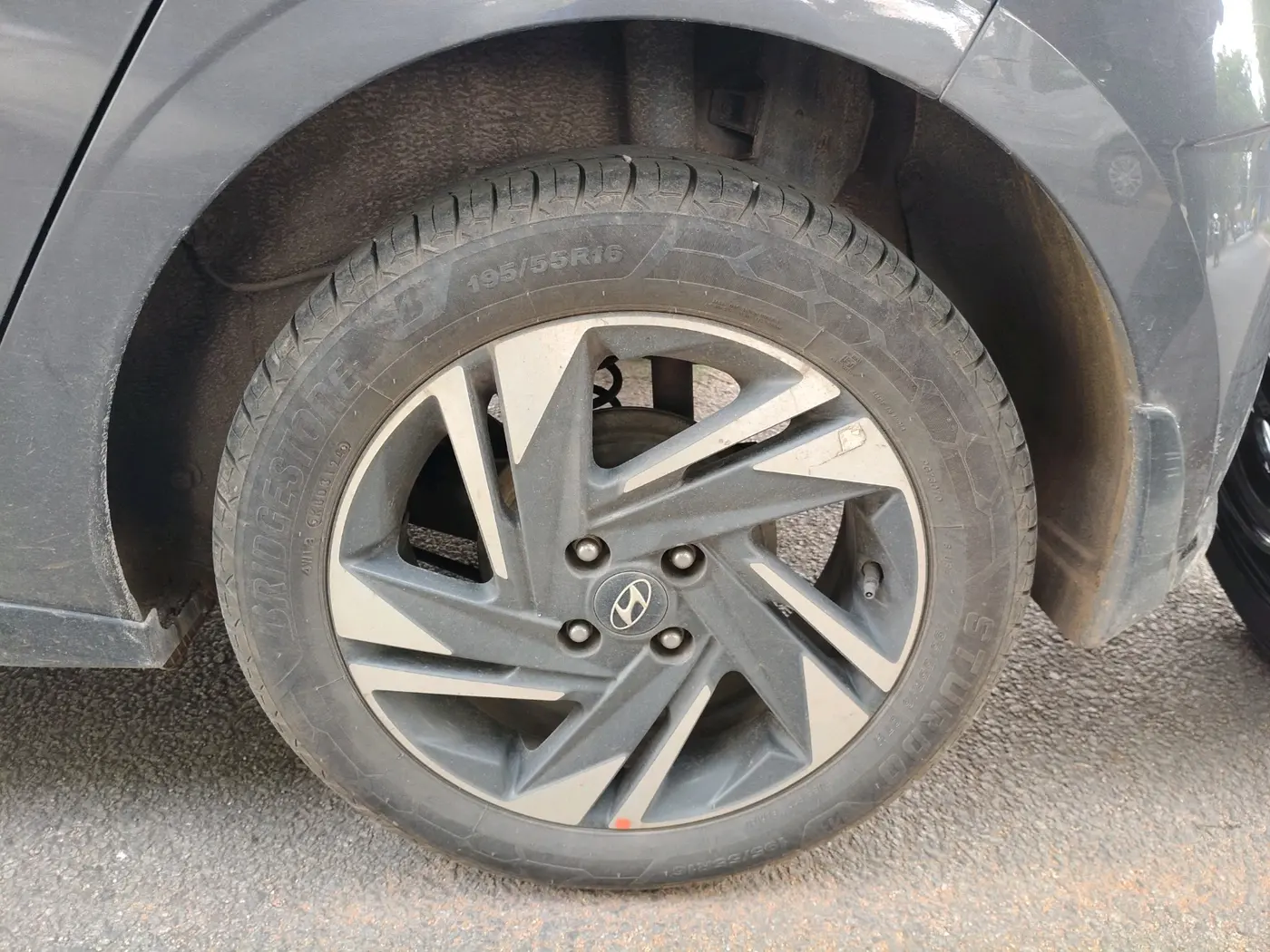 2021 Hyundai NEW I20 ASTA 1.2 MT, Petrol, Manual, 94,263 km, tyre