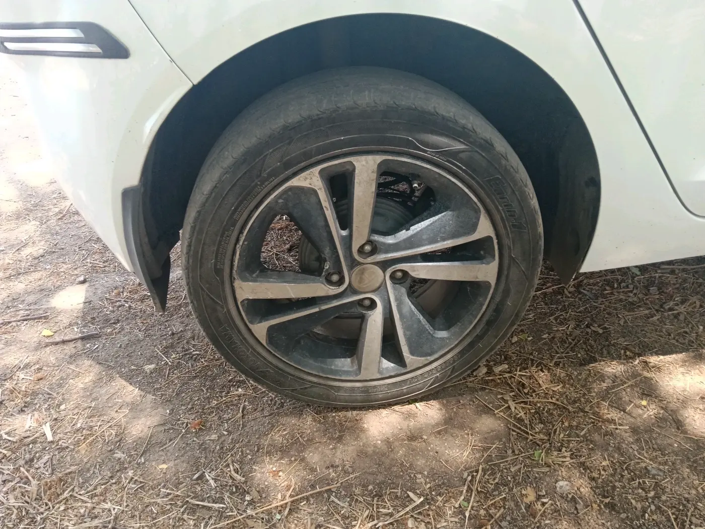 2020 Tata ALTROZ XZ PETROL, Petrol, Manual, 41,642 km, tyre