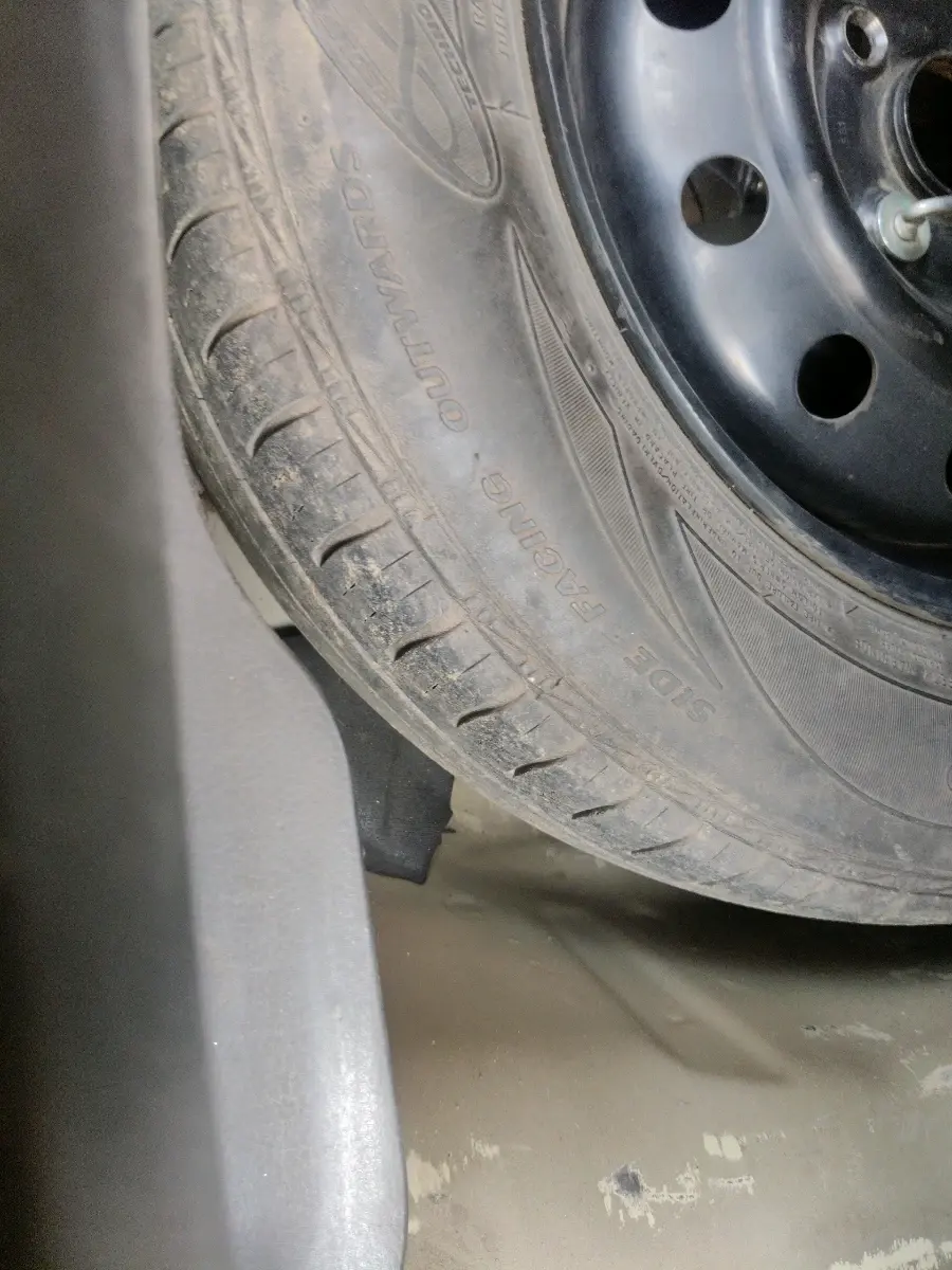 2013 Maruti Swift Dzire VXI, Petrol, Manual, 1,02,760 km, tyre