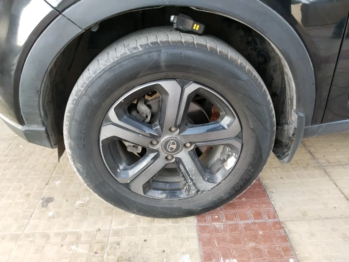 2023 Tata NEXON XZA PLUS LUX SUNROOF RED DARK PETROL, Petrol, Automatic, 28,100 km, tyre