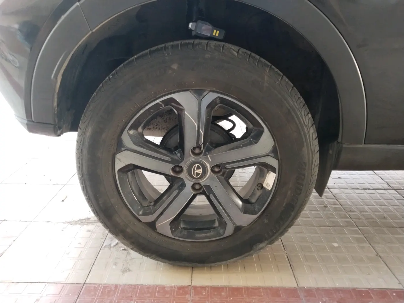 2023 Tata NEXON XZA PLUS LUX SUNROOF RED DARK PETROL, Petrol, Automatic, 28,100 km, tyre