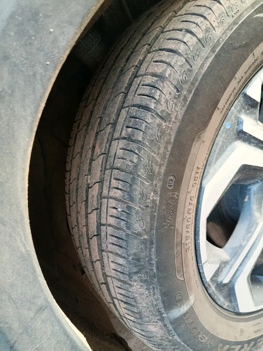 2023 Maruti BREZZA VXI SMART HYBRID, Petrol, Manual, 40,547 km, tyre