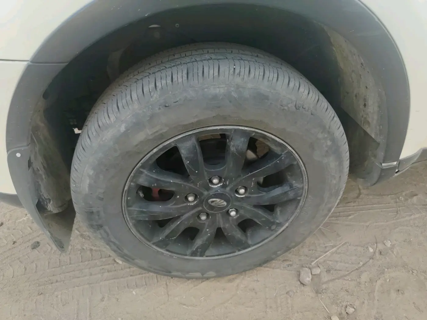 2018 Mahindra XUV500 W9, Diesel, Manual, 1,43,218 km, tyre