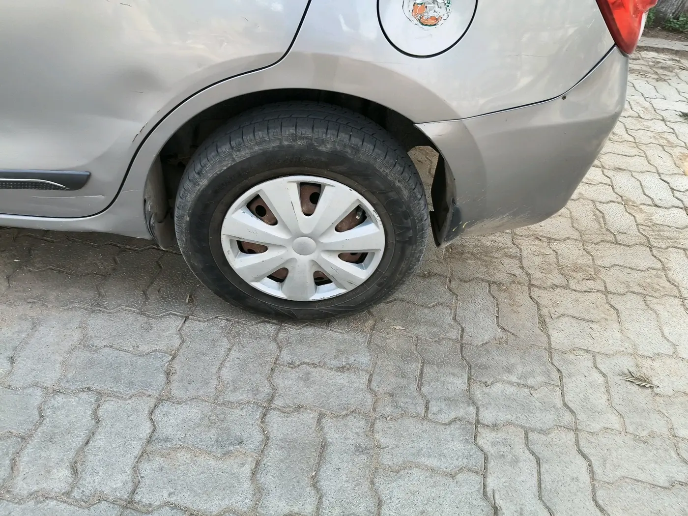 2020 Maruti Dzire VXI, Petrol, Manual, 1,07,456 km, tyre