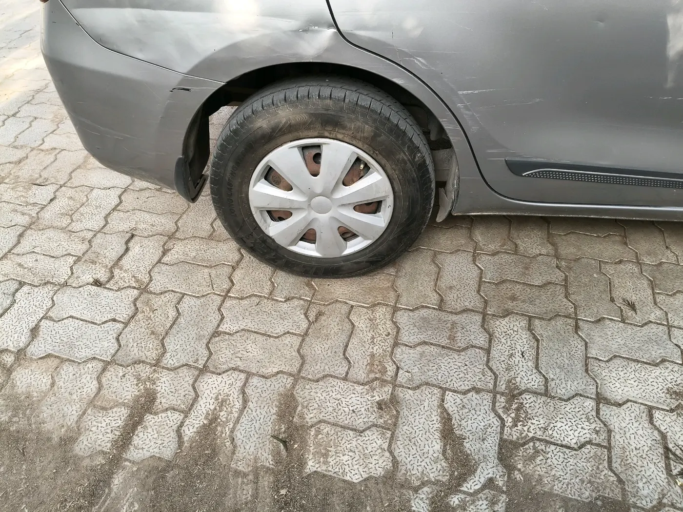 2020 Maruti Dzire VXI, Petrol, Manual, 1,07,456 km, tyre