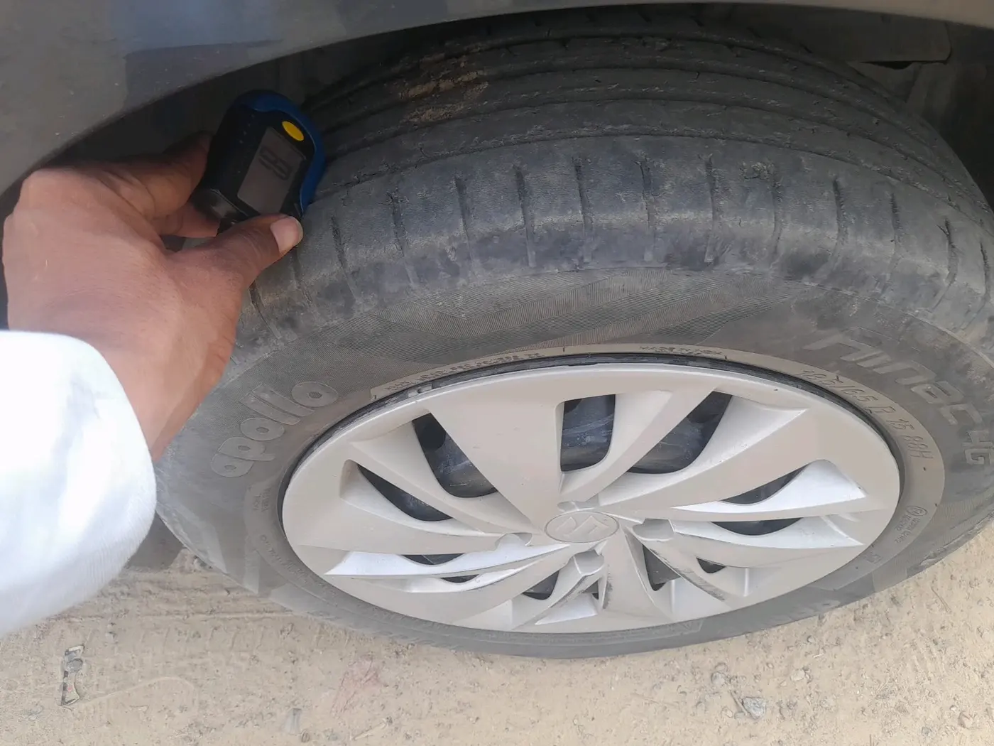 2023 Maruti Baleno DELTA CNG 1.2L, CNG, Manual, 1,11,225 km, tyre