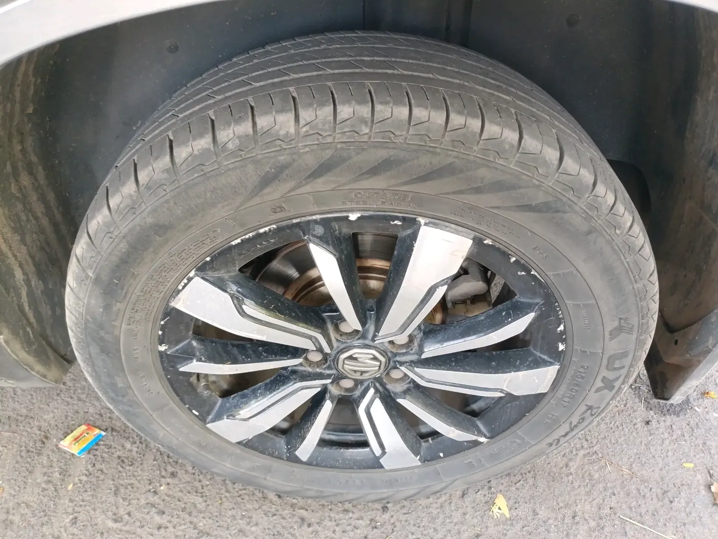 2020 MG HECTOR PLUS SHARP 2.0 DIESEL TURBO MT 6-STR, Diesel, Manual, 1,76,275 km, tyre