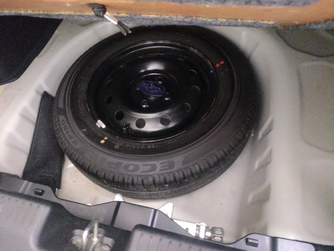 2019 Maruti Dzire VXI AMT, Petrol, Automatic, 35,642 km, tyre