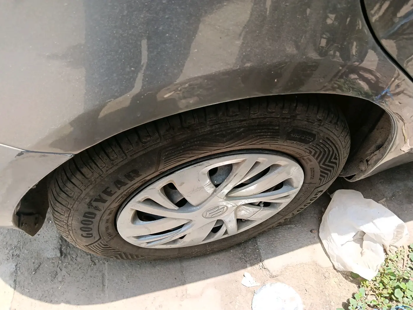 2016 Maruti Swift VXI, CNG, Manual, 1,52,714 km, tyre