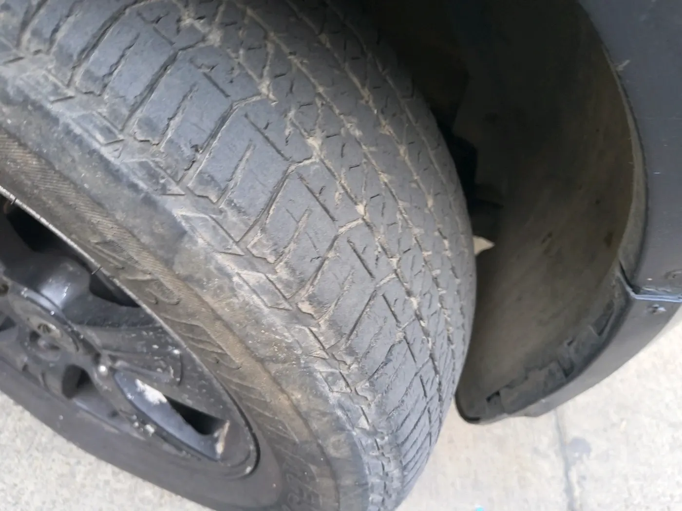 2013 Mahindra XUV500 W8, Diesel, Manual, 1,39,768 km, tyre