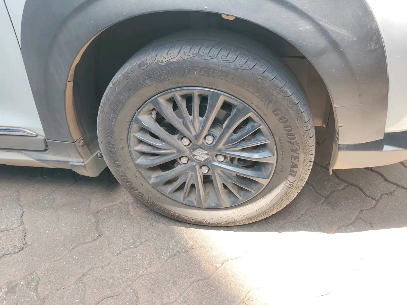 2022 Maruti XL6 ALPHA AT, Petrol, Automatic, 1,00,577 km, tyre