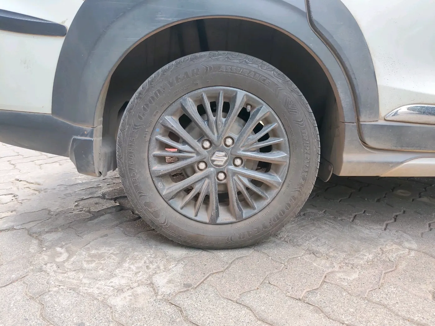 2022 Maruti XL6 ALPHA AT, Petrol, Automatic, 1,00,577 km, tyre