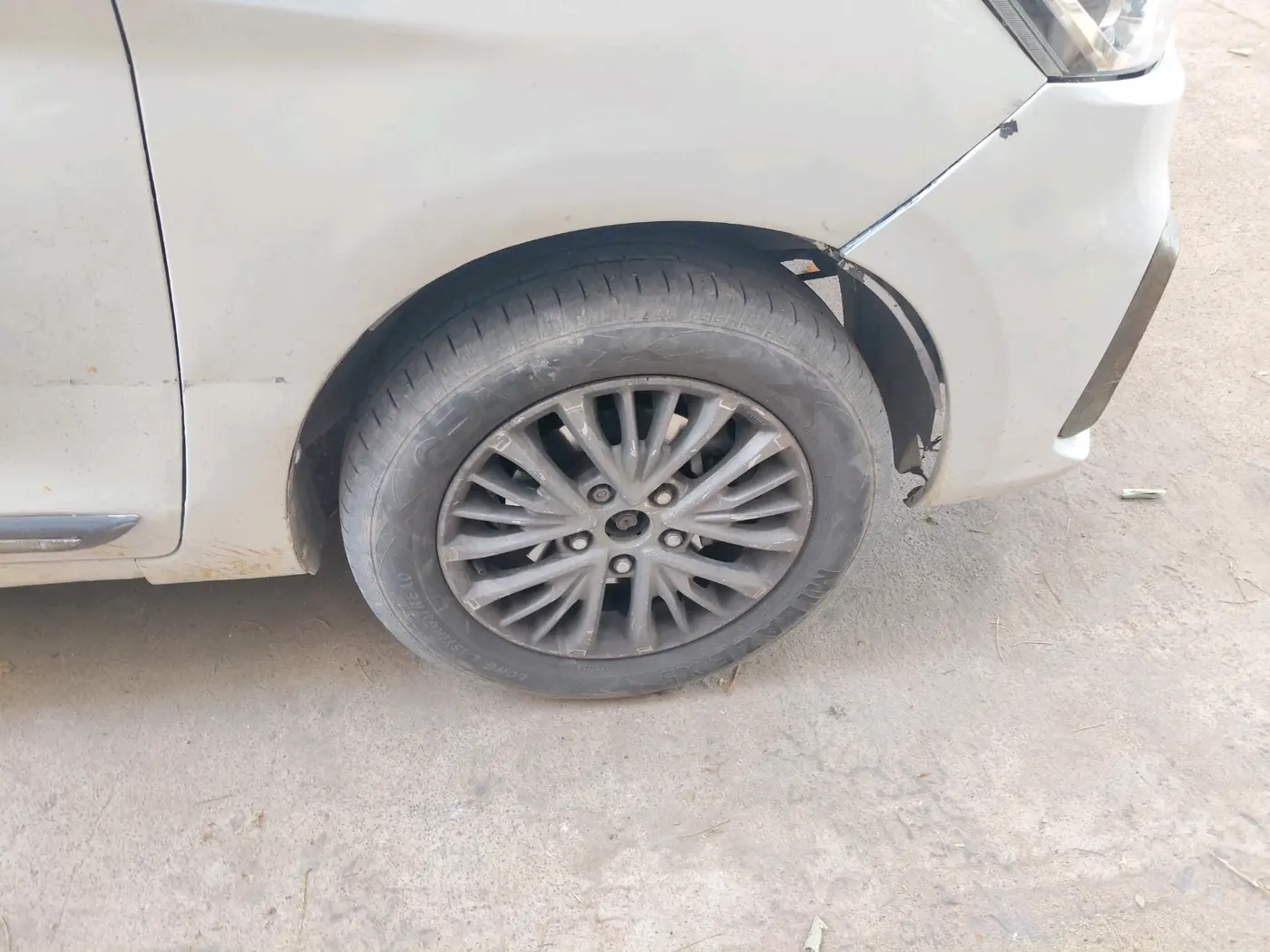 2019 Maruti Ertiga ZXI SHVS, Petrol, Manual, 2,34,810 km, tyre