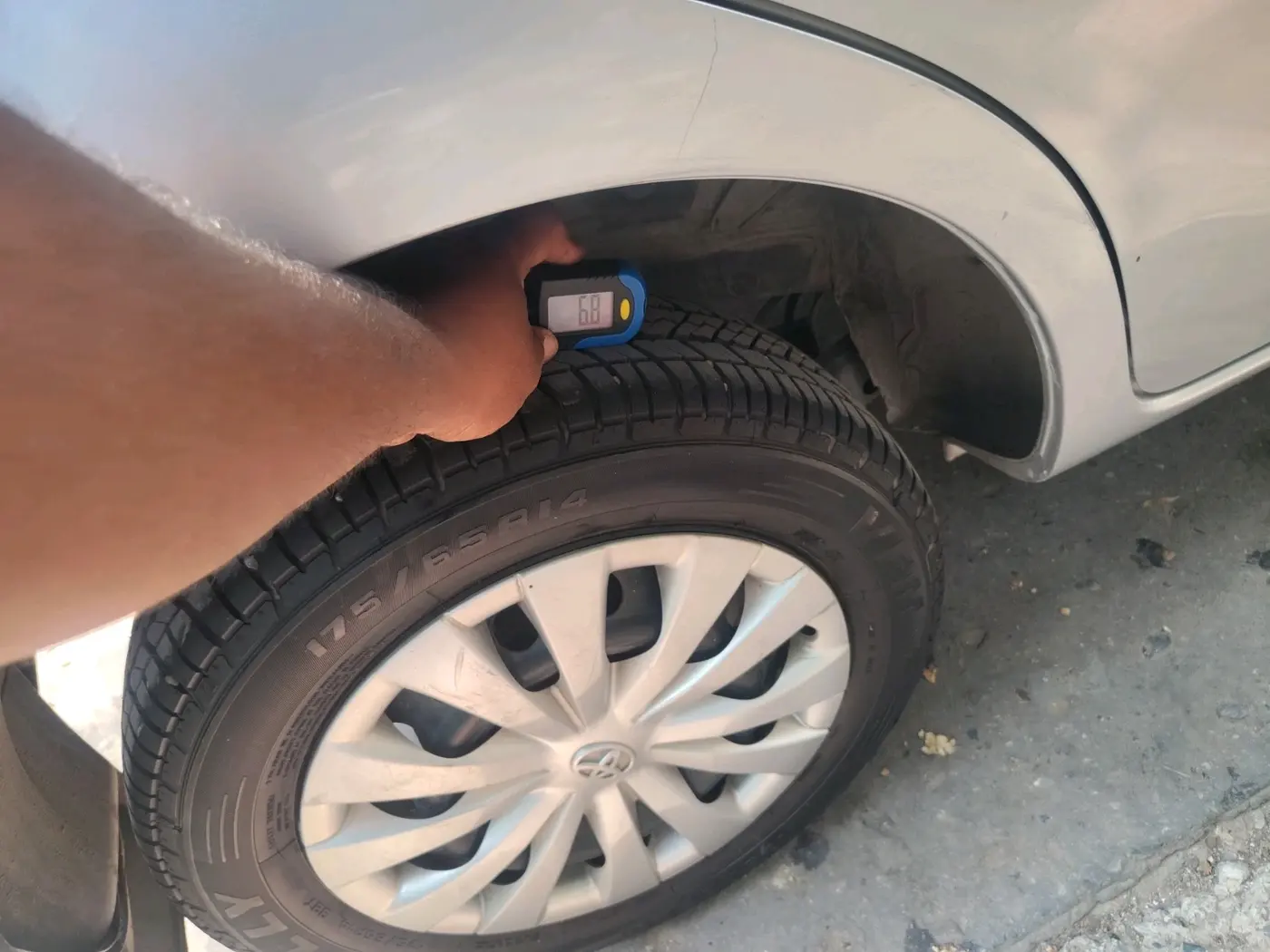 2011 Toyota Etios Liva G, Petrol, Manual, 58,600 km, tyre