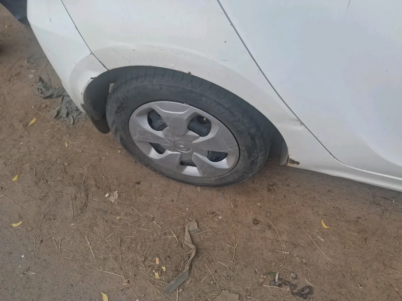 2016 Tata Tiago XZ PETROL, CNG, Manual, 2,57,376 km, tyre