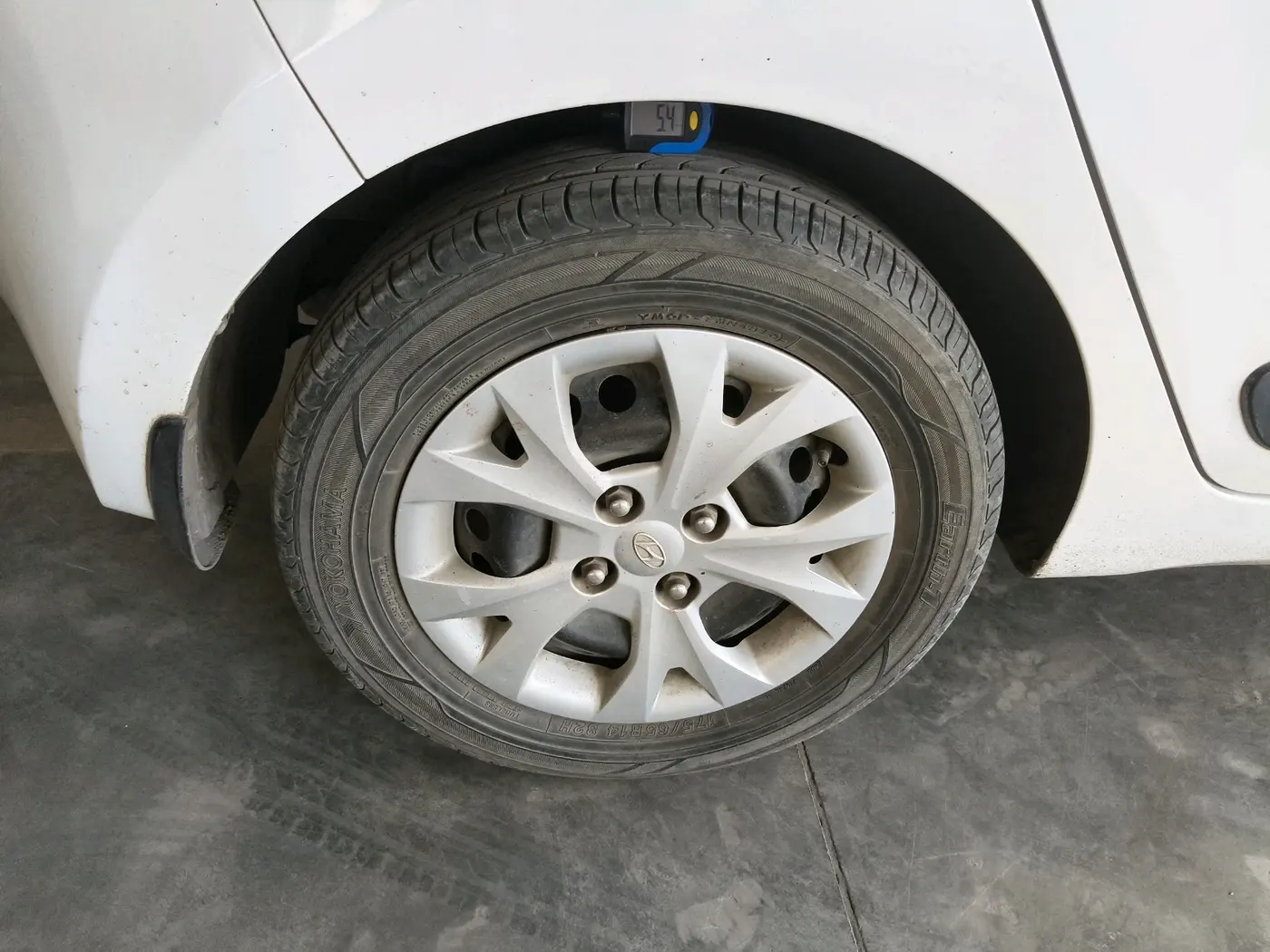 2016 Hyundai Grand i10 SPORTZ 1.2 KAPPA VTVT, Petrol, Manual, 27,698 km, tyre