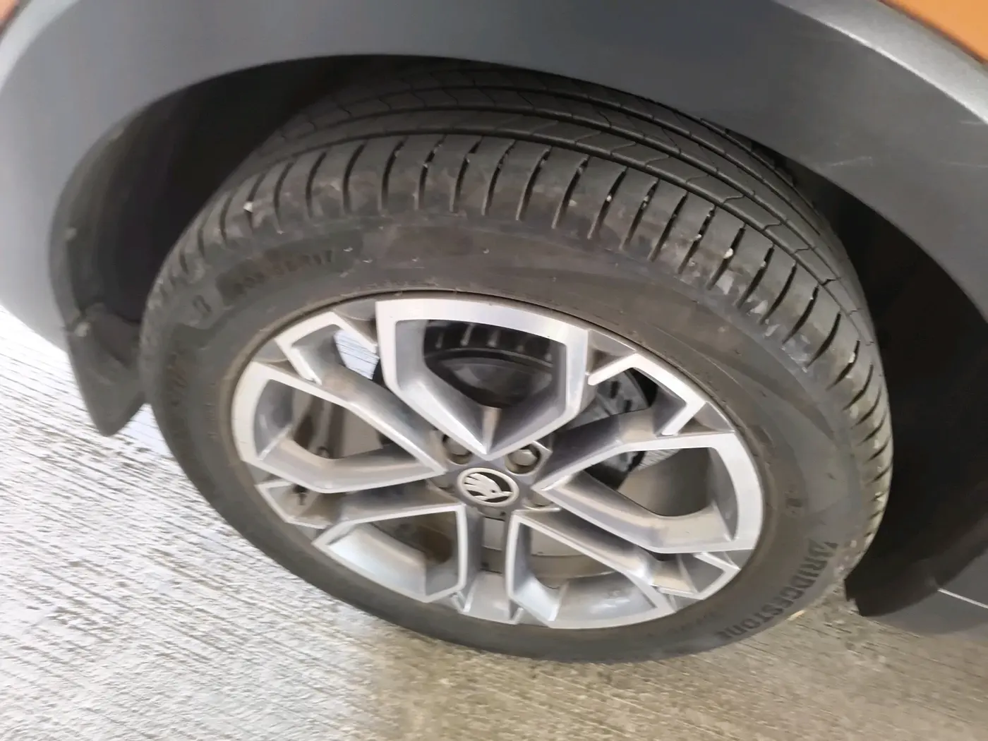 2021 Skoda KUSHAQ STYLE 1.0L TSI AT, Petrol, Automatic, 59,833 km, tyre