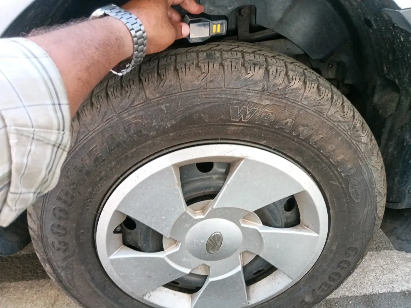 2015 Mahindra XUV500 W6, Diesel, Manual, 81,188 km, tyre
