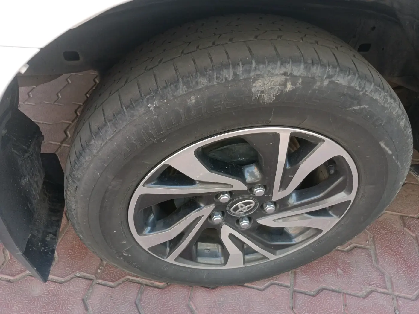 2022 Toyota Innova Crysta 2.7 GX AT 7 STR, Petrol, Automatic, 75,750 km, tyre