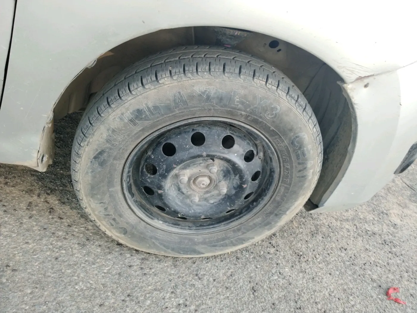 2014 Maruti Wagon R 1.0 LXI, CNG, Manual, 1,09,500 km, tyre