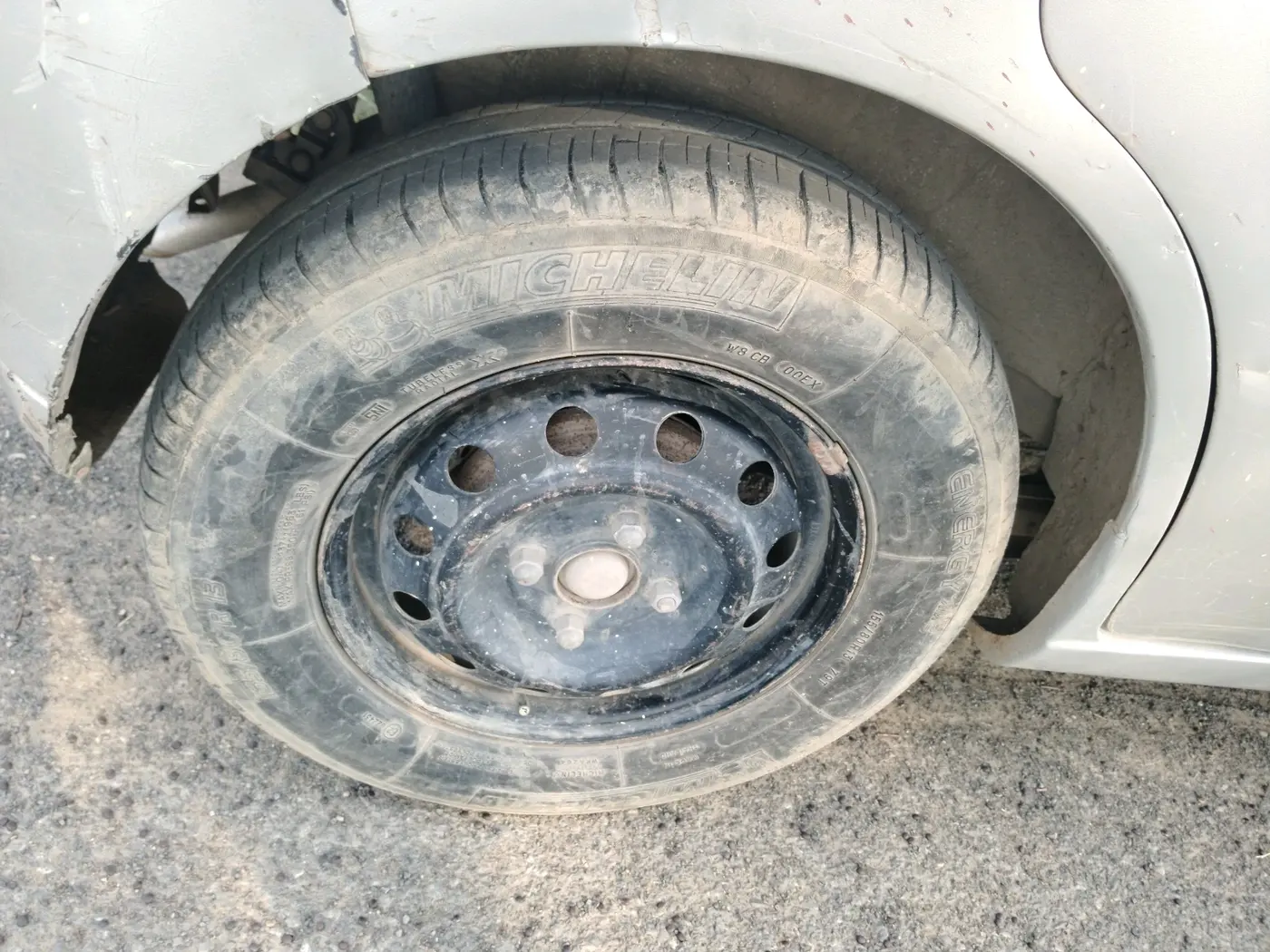 2014 Maruti Wagon R 1.0 LXI, CNG, Manual, 1,09,500 km, tyre