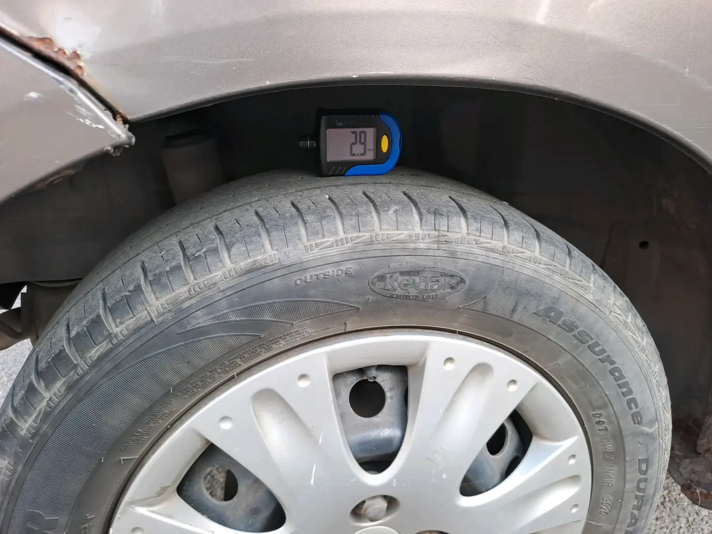 2012 Honda Brio S MT, Petrol, Manual, 1,05,268 km, tyre