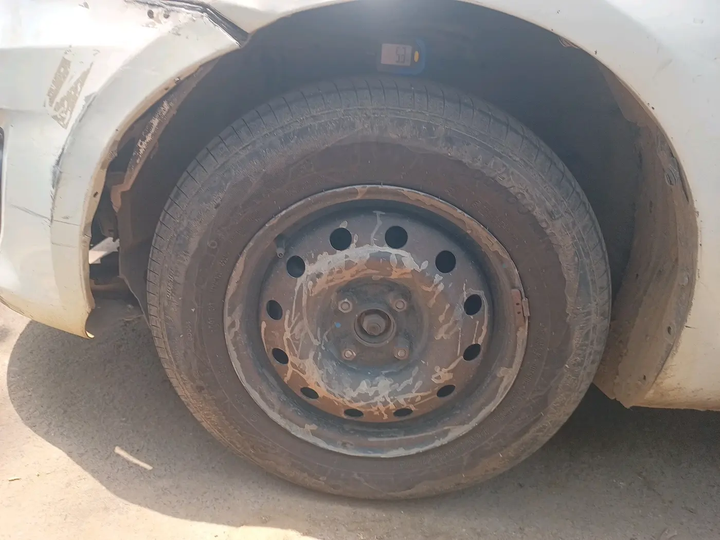 2012 Maruti Swift Dzire VXI, CNG, Manual, 3,18,177 km, tyre