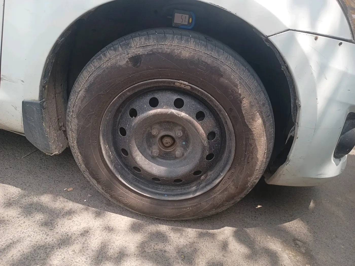 2012 Maruti Swift Dzire VXI, CNG, Manual, 3,18,177 km, tyre