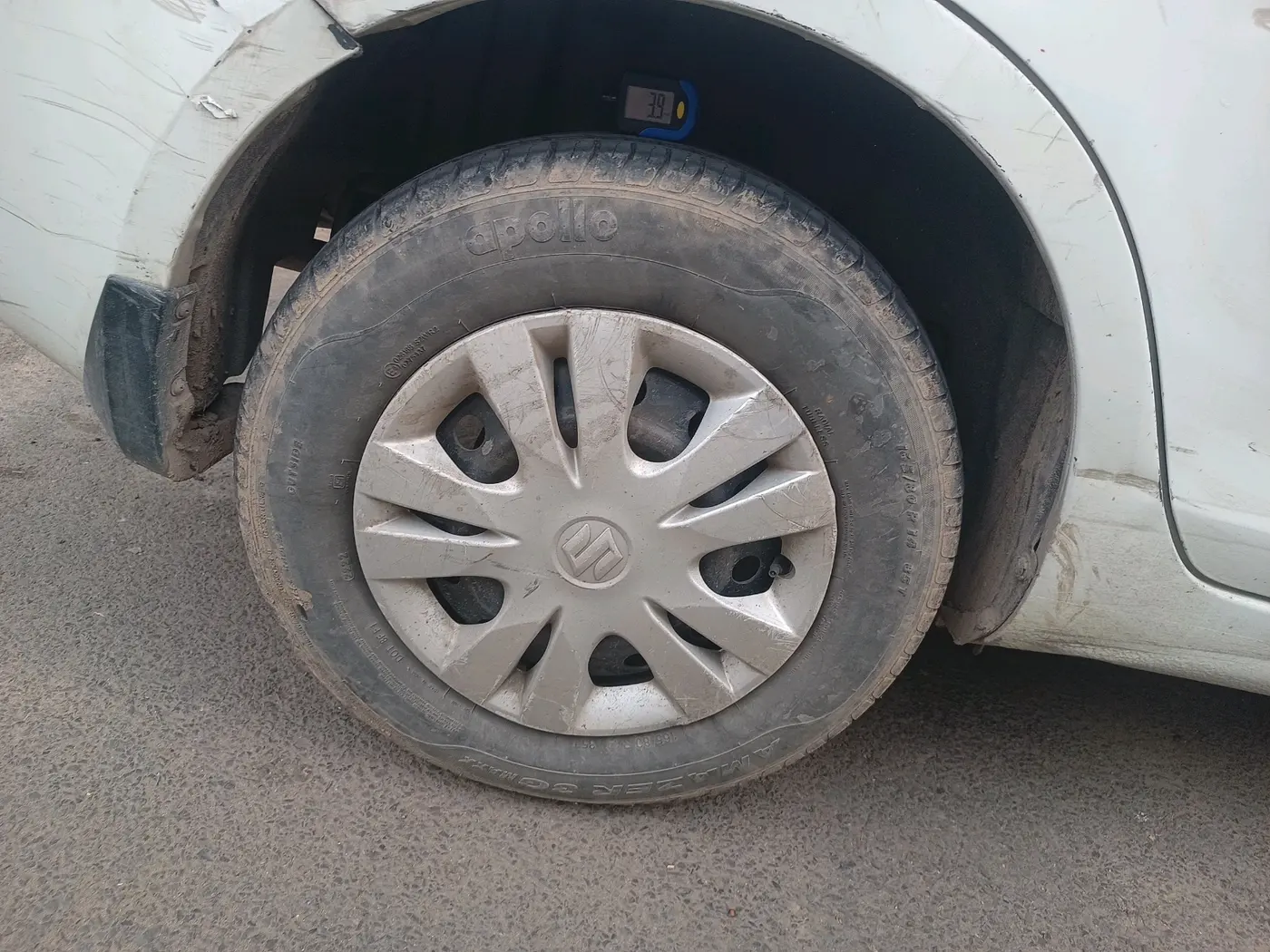 2012 Maruti Swift Dzire VXI, CNG, Manual, 3,18,177 km, tyre