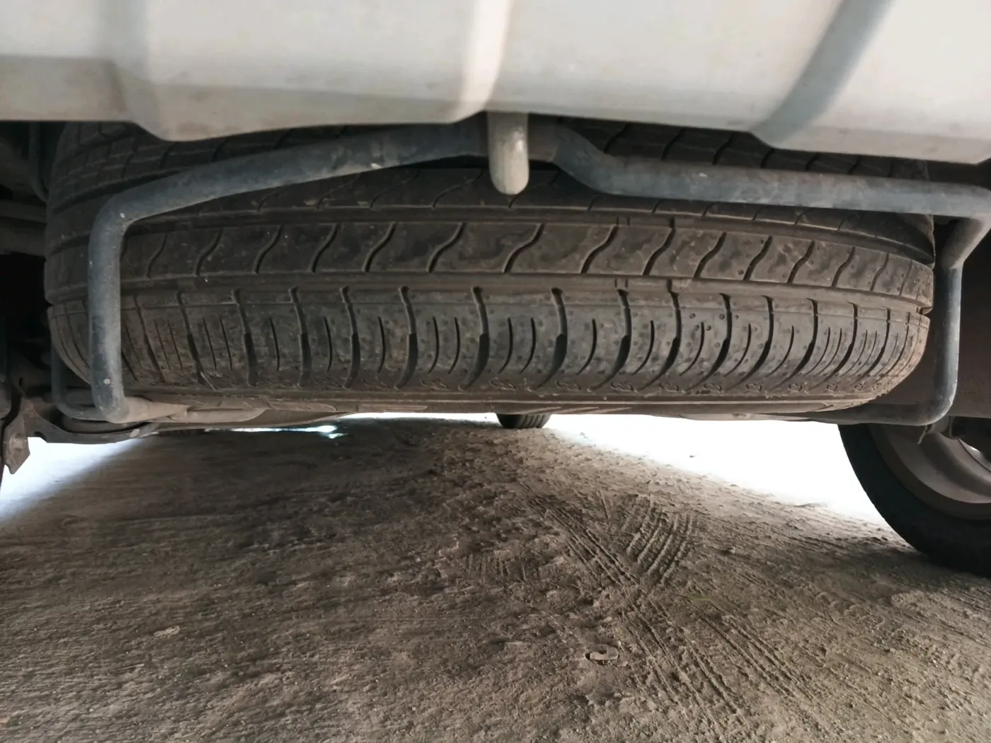 2024 Maruti XL6 ZETA CNG, CNG, Manual, 48,717 km, tyre