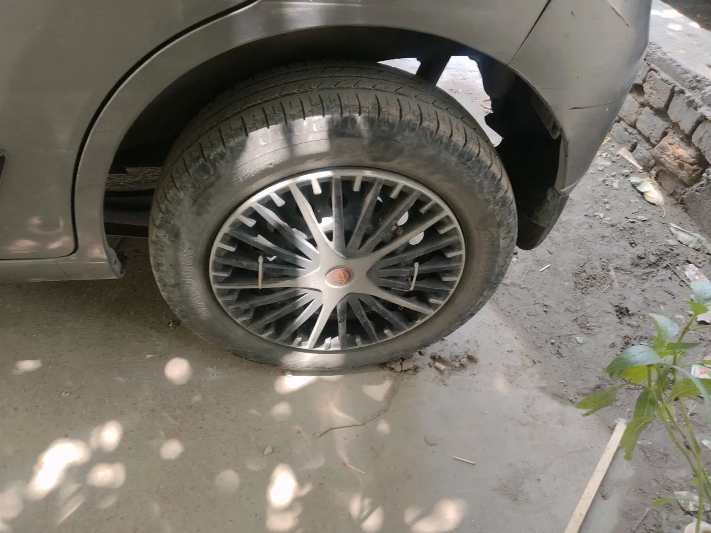 2016 Maruti Wagon R 1.0 VXI AMT, Petrol, Automatic, 79,757 km, tyre