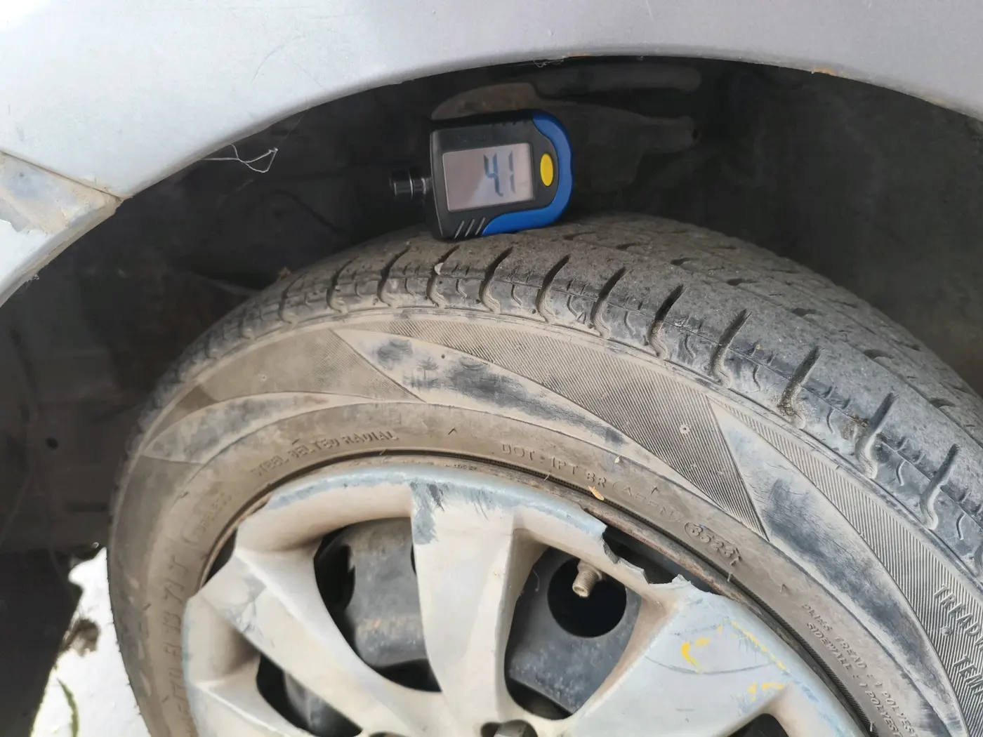 2012 Hyundai Eon SPORTZ, Petrol, Manual, 1,44,671 km, tyre