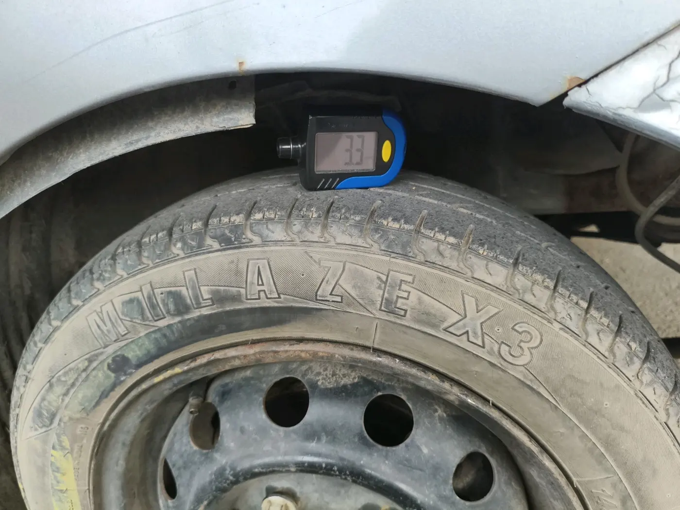 2012 Hyundai Eon SPORTZ, Petrol, Manual, 1,44,671 km, tyre
