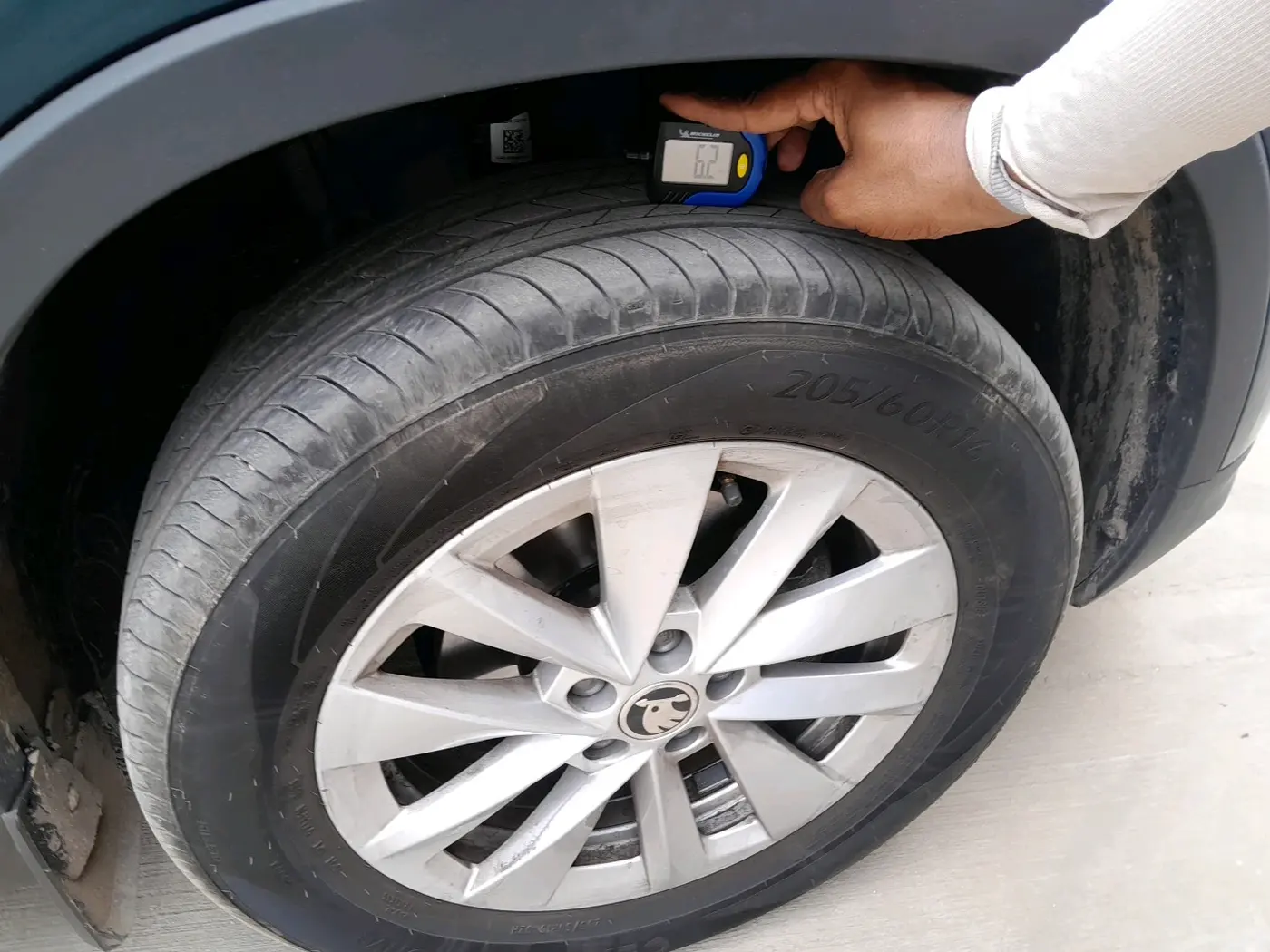 2025 Skoda Kylaq Signature AT, Petrol, Automatic, 4,338 km, tyre
