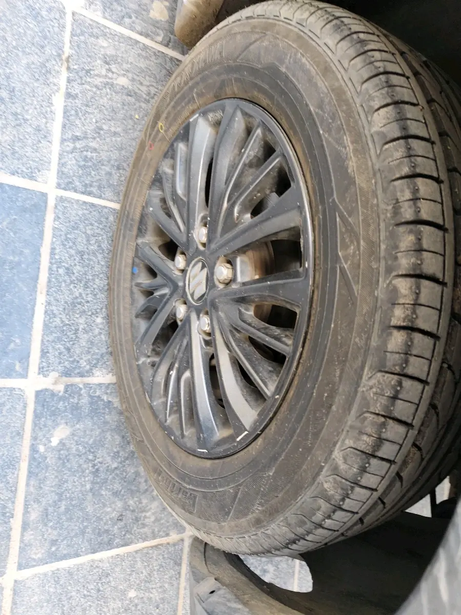 2021 Maruti XL6 ALPHA AT, CNG, Automatic, 1,60,603 km, tyre