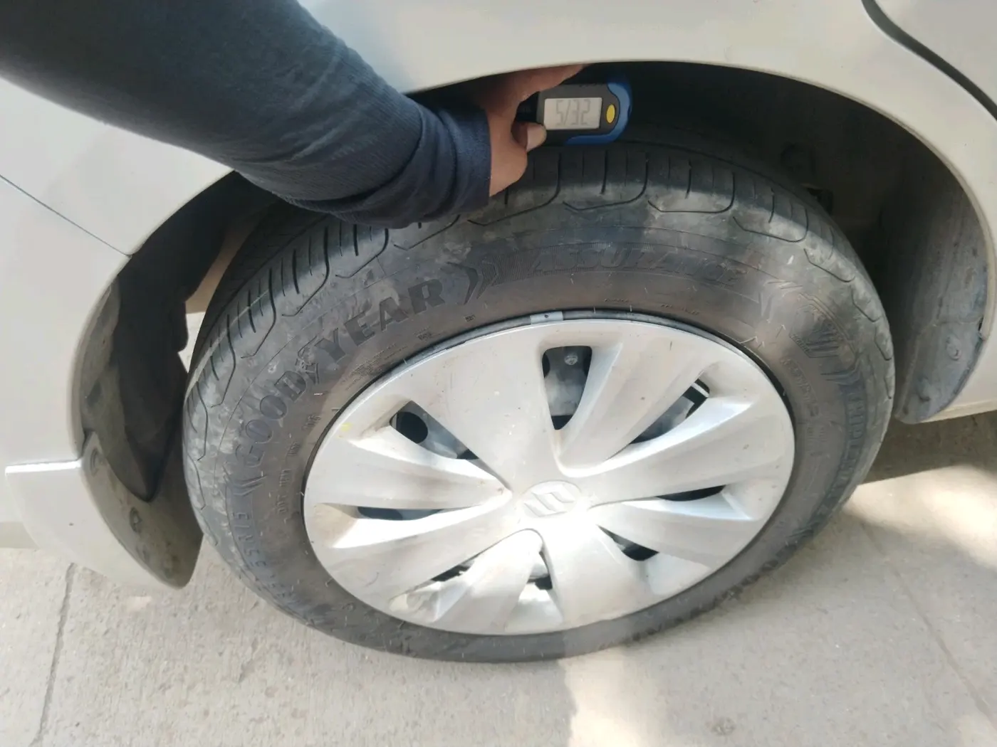 2017 Maruti Ertiga VXI CNG, CNG, Manual, 83,576 km, tyre