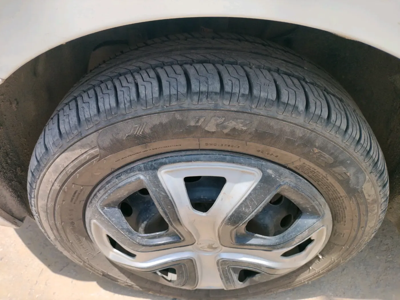 2018 Tata Tiago XT PETROL, CNG, Manual, 1,33,712 km, tyre