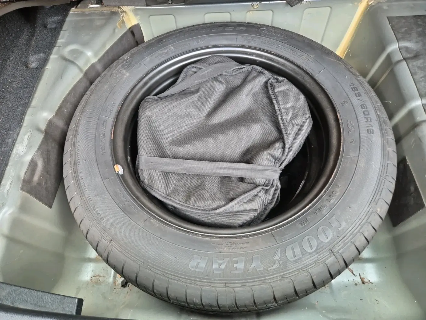2023 Tata NEXON XM SUNROOF PETROL, Petrol, Manual, 23,122 km, tyre