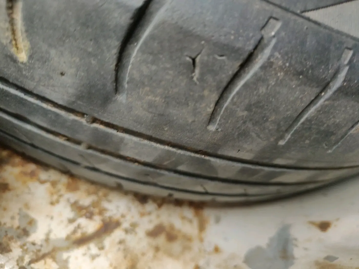2018 Maruti Dzire VXI, Petrol, Manual, 2,07,155 km, tyre